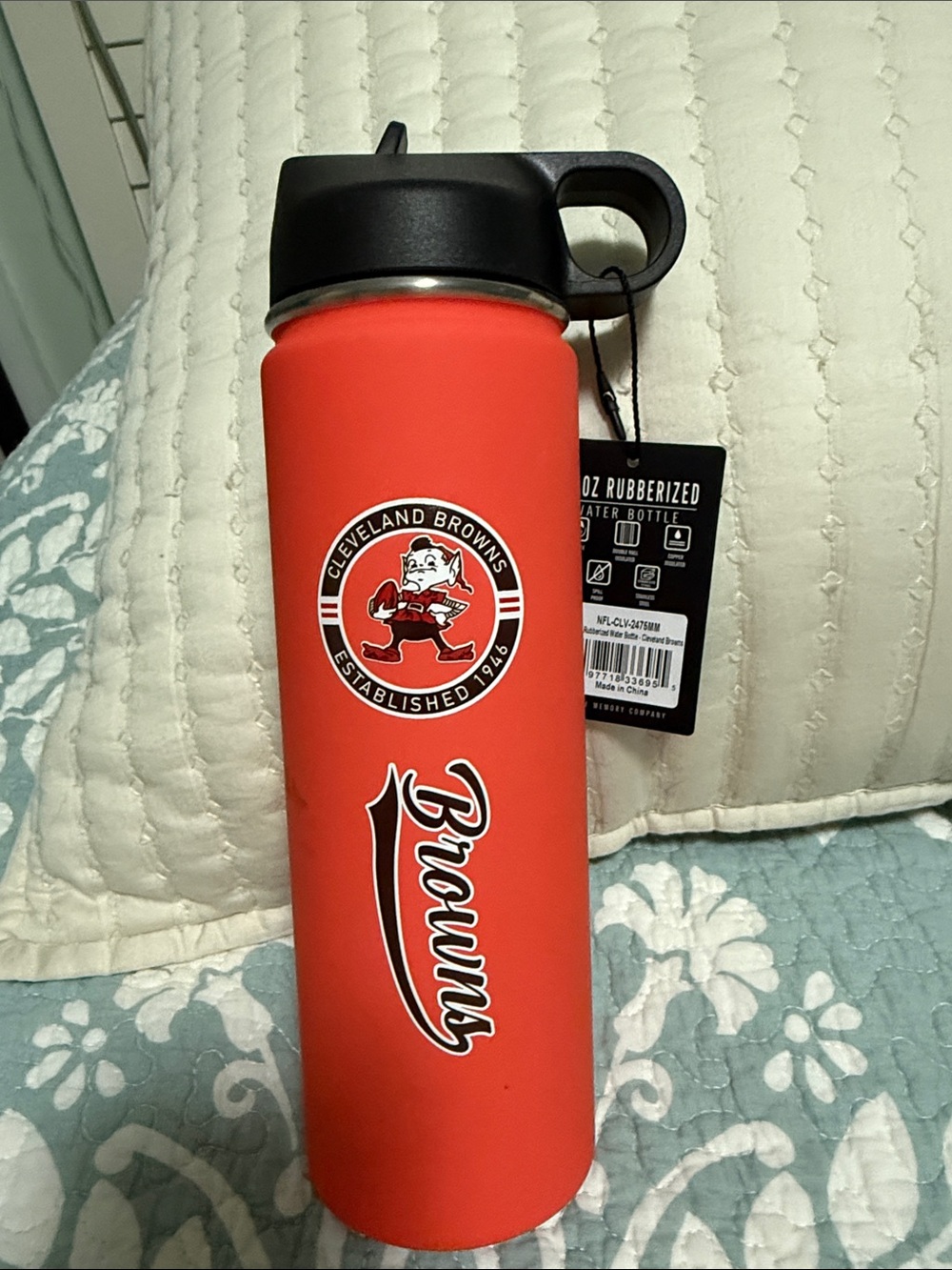 Cleveland Browns 22oz rubberized water bottle, nwt